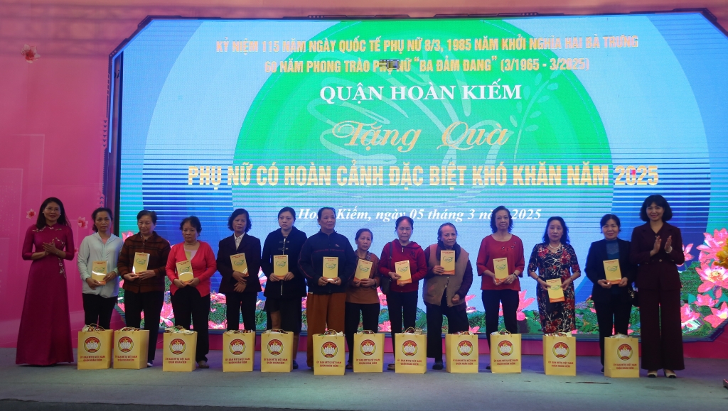 Festival “Phụ nữ Hoàn Kiếm tài năng - thanh lịch”