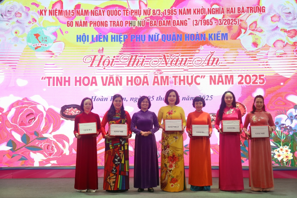 Festival “Phụ nữ Hoàn Kiếm tài năng - thanh lịch”