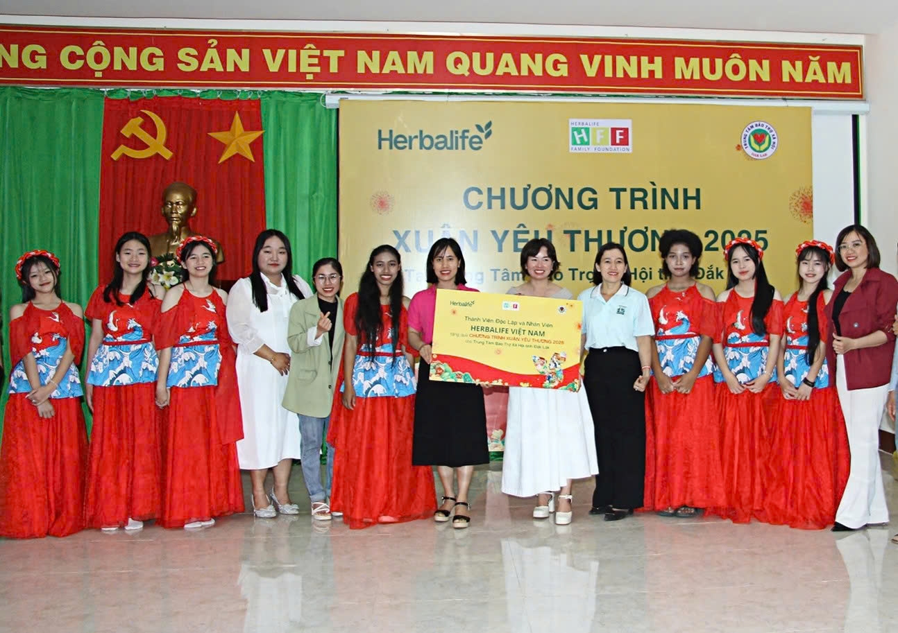 Trao “Xuân yêu thương” đến trẻ em và người cao tuổi có hoàn cảnh khó khăn