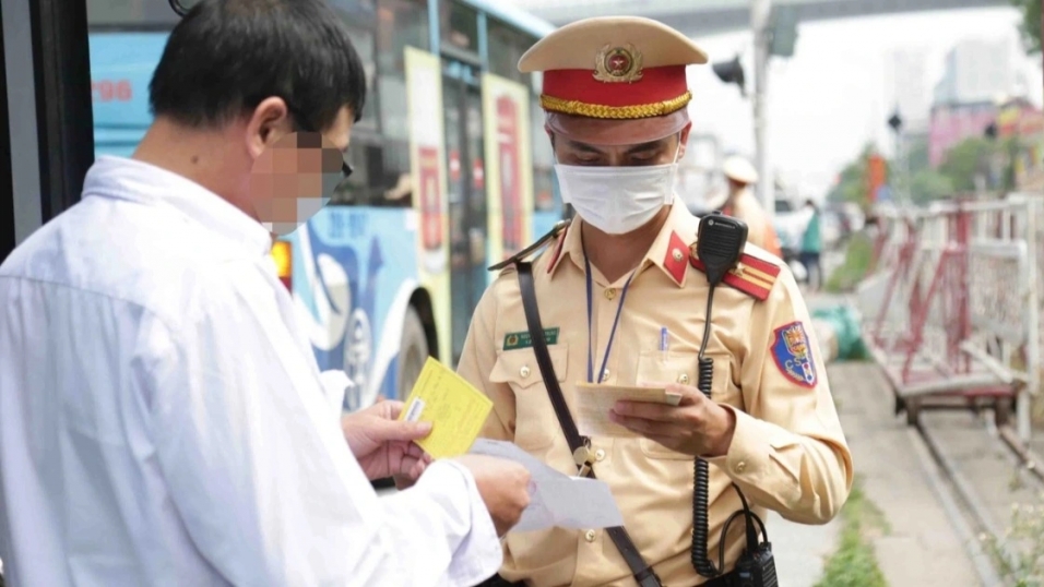 Hướng dẫn nộp phạt nguội và tham gia giao thông khi đang chờ cấp, đổi giấy phép lái xe