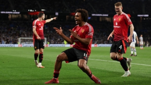 Joshua Zirkzee lập công, Man Utd hòa nhọc nhằn trước Real Sociedad