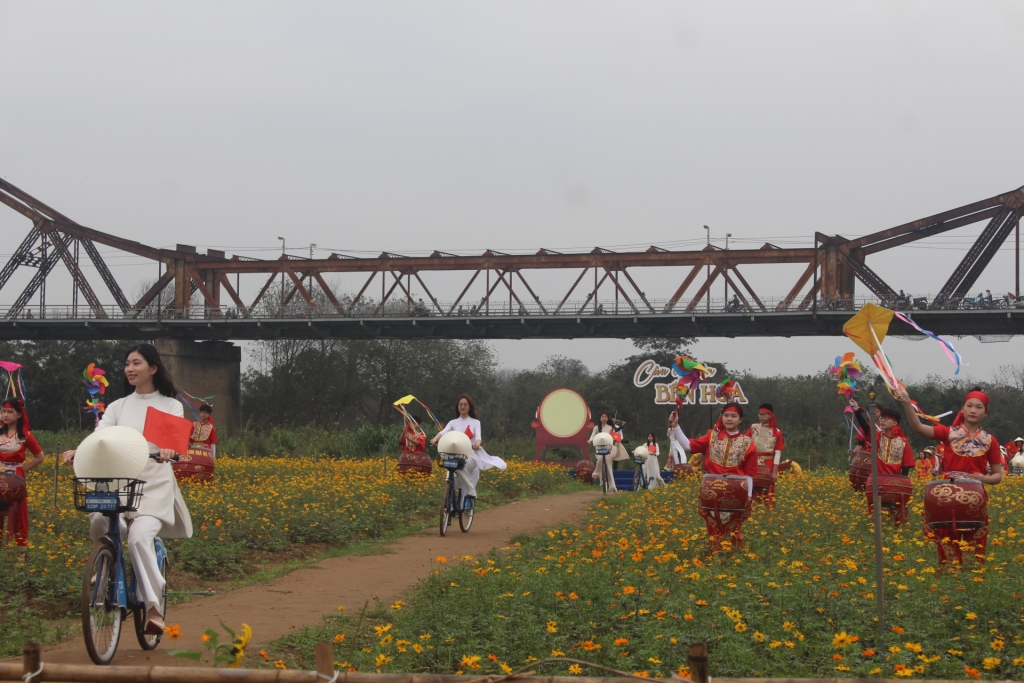 “Ngày hội áo dài xuống phố” đặc biệt của phụ nữ Thủ đô