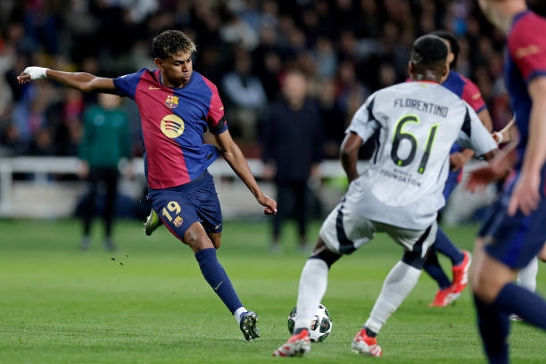 Lamine Yamal tỏa sáng, Barcelona giành vé vào tứ kết Champions League