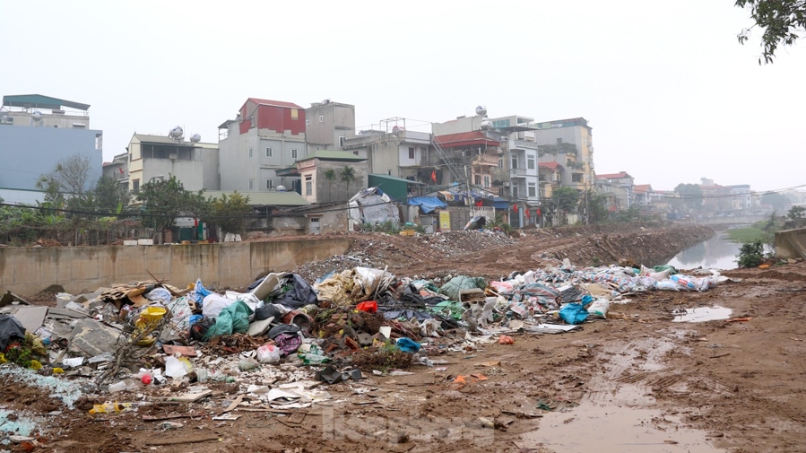 Hà Nội: kiểm tra, xử lý tình trạng ngập rác thải dự án cứng hóa kênh La Khê