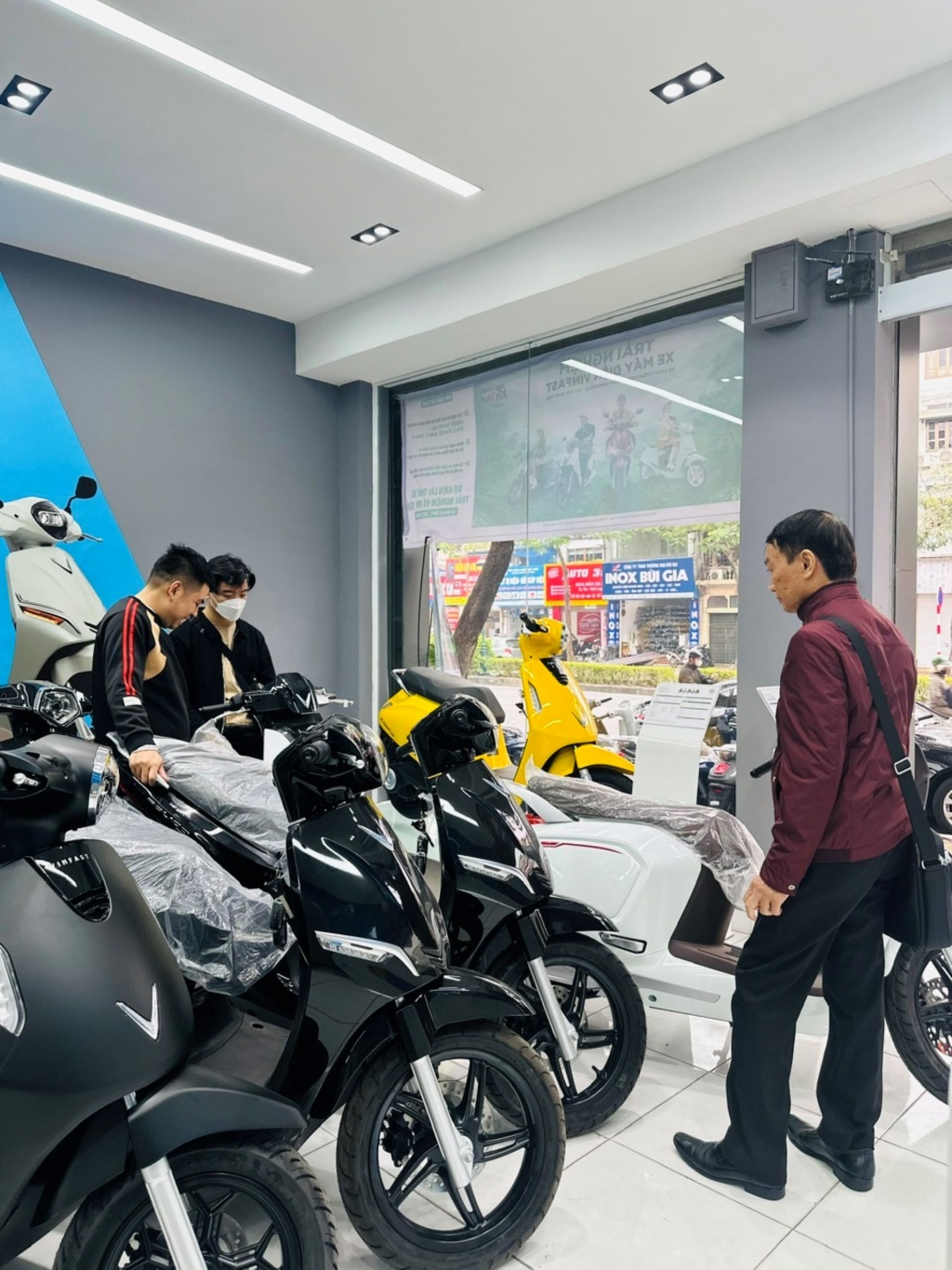 Khách hàng của Taya Motor quan tâm nhiều tới xe máy điện VinFast vì thiết kế đẹp, hiện đại và thân thiện với người dùng.