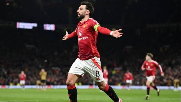 Bruno Fernandes lập hat-trick, Man Utd hủy diệt Real Sociedad để tiến vào tứ kết Europa League