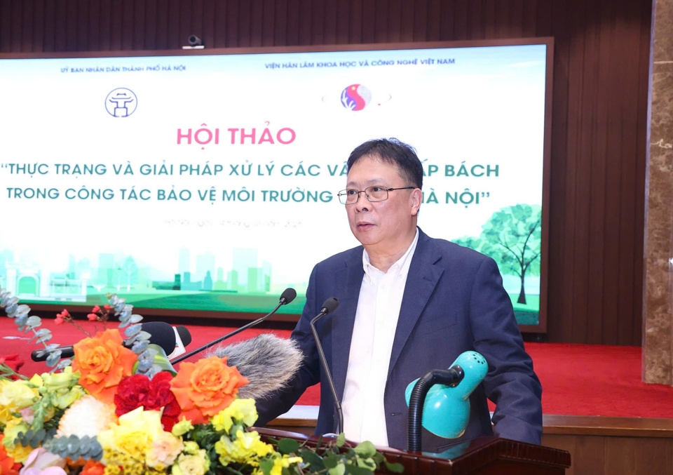 GS.VS Châu Văn Minh - Viện trưởng Viện Hàn lâm khoa học và công nghệ Việt Nam phát biểu tại hội thảo.