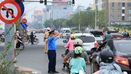 Hà Nội mở tổng đài và kênh zalo tiếp nhận phản ánh về hạ tầng, đèn tín hiệu giao thông