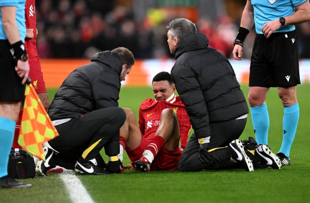 Trent Alexander-Arnold lỡ hẹn với chung kết League Cup