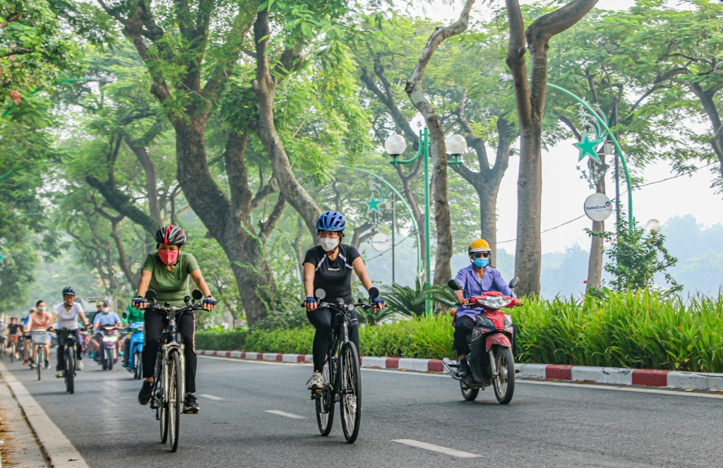 Bài tập đạp xe: đốt cho tim mạch và đốt cháy mỡ toàn thân. Tăng cường sức bền và sức mạnh cho cơ chân, mông.