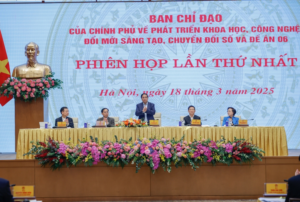 Thủ tướng Chính phủ Phạm Minh Chính chủ trì Phiên họp lần thứ nhất của Ban Chỉ đạo của Chính phủ về phát triển khoa học, công nghệ, đổi mới sáng tạo, chuyển đổi số và Đề án 06 - Ảnh: VGP/Nhật Bắc