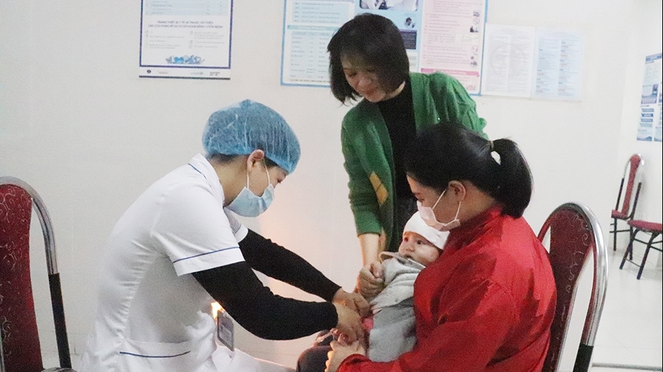 Đảm bảo đủ nhân lực, kinh phí, đẩy nhanh tiến độ tiêm vaccine phòng, chống bệnh sởi