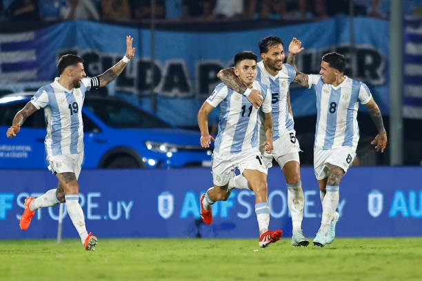 Thiago Almada lập siêu phẩm, Argentina phục hận Uruguay tại vòng loại World Cup 2026