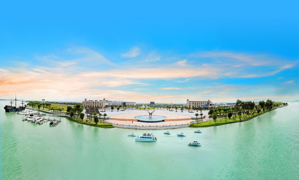 Hội tụ đầy đủ các yếu tố về quy mô, quy hoạch và hạ tầng, Aqua City được chọn là địa điểm tổ chức Lễ công bố Nghị quyết sáp nhập tỉnh Đồng Nai, diễn ra vào ngày 30/06/2025.