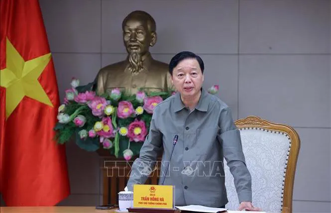 Phó Thủ tướng Chính phủ Trần Hồng Hà phát biểu tại cuộc họp. Ảnh: Văn Điệp - TTXVN