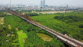 Bãi sông, bãi nổi tuyến có đê được xây dựng công trình bán kiên cố