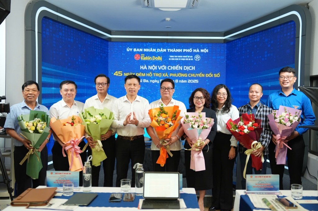 Talkshow “Hà Nội với Chiến dịch 45 ngày đêm hỗ trợ xã, phường chuyển đổi số”