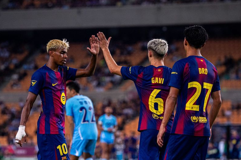 Rashford ghi bàn đầu tiên, Barcelona khép lại tour du đấu hoàn hảo