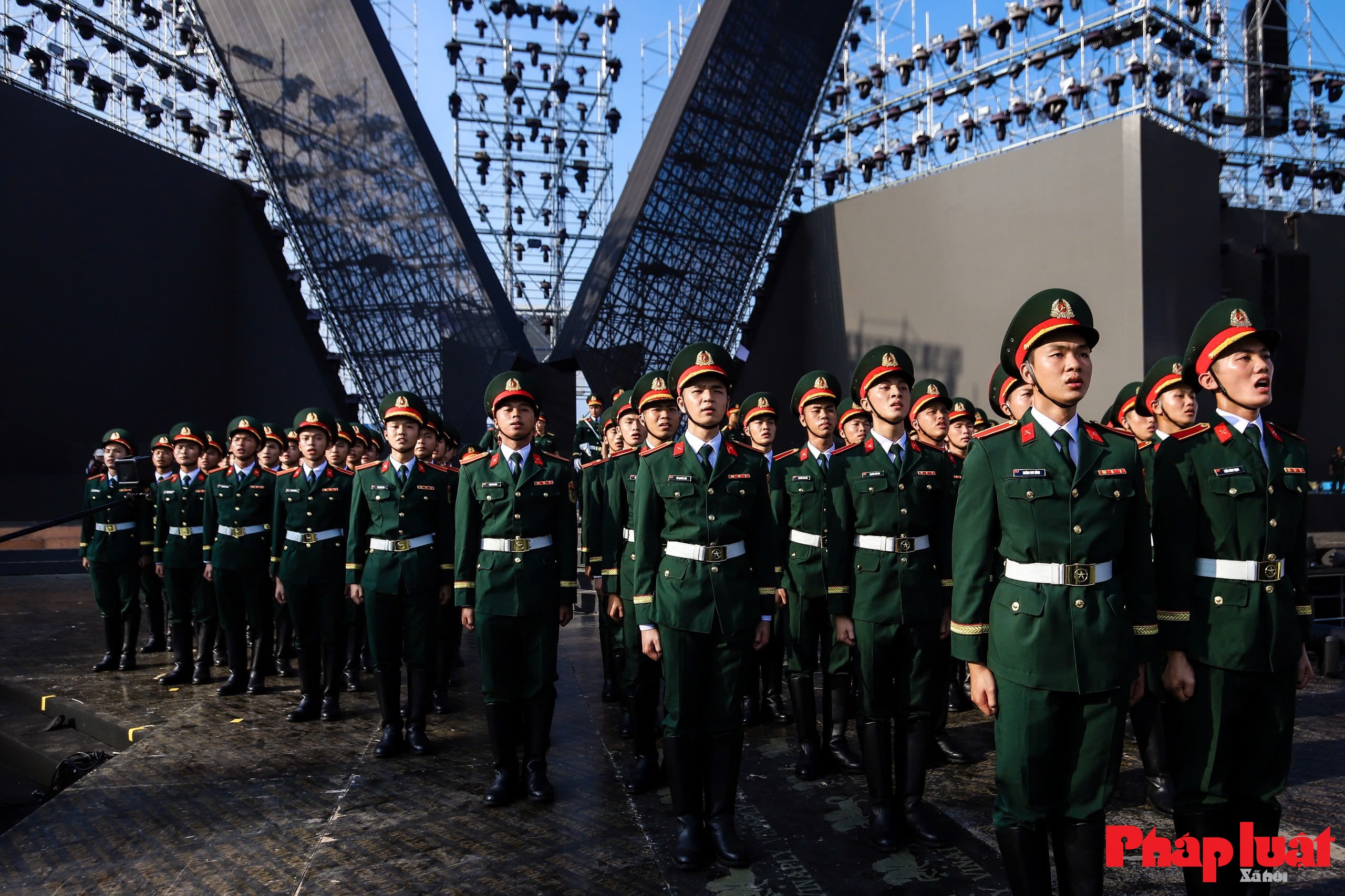 Tái hiện lễ duyệt binh lịch sử trong đêm nhạc “Tổ quốc trong tim”