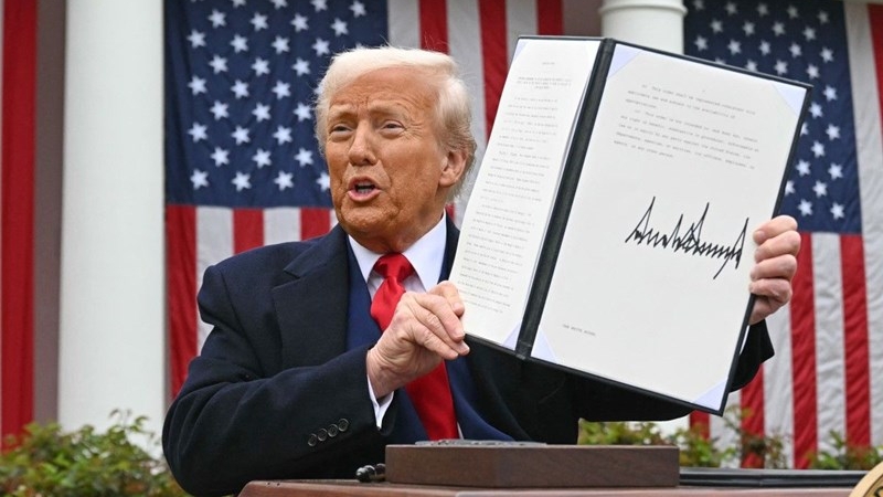 Mỹ bắt đầu áp thuế đối ứng với 90 đối tác thương mại toàn cầu