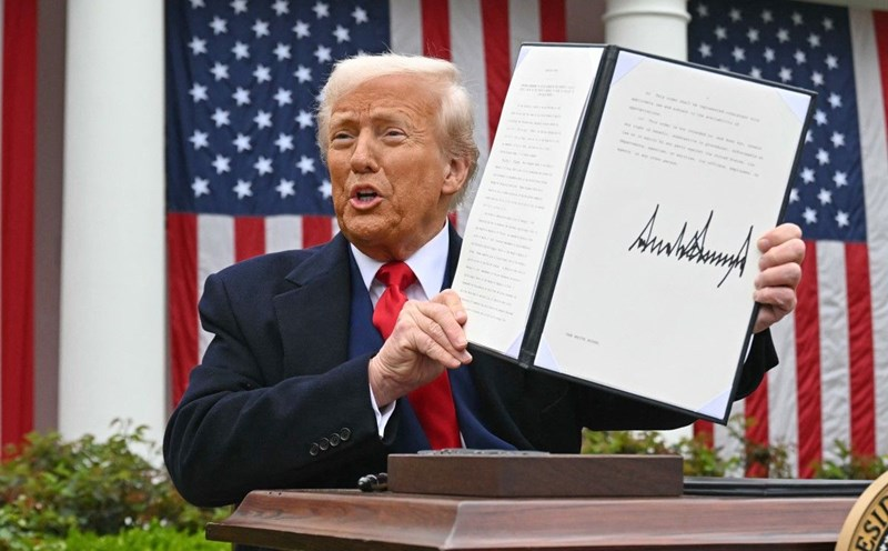 Mỹ bắt đầu áp thuế đối ứng với 90 đối tác thương mại toàn cầu