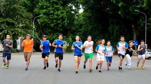 Người tập chạy bộ nên ăn gì để tăng sức bền?