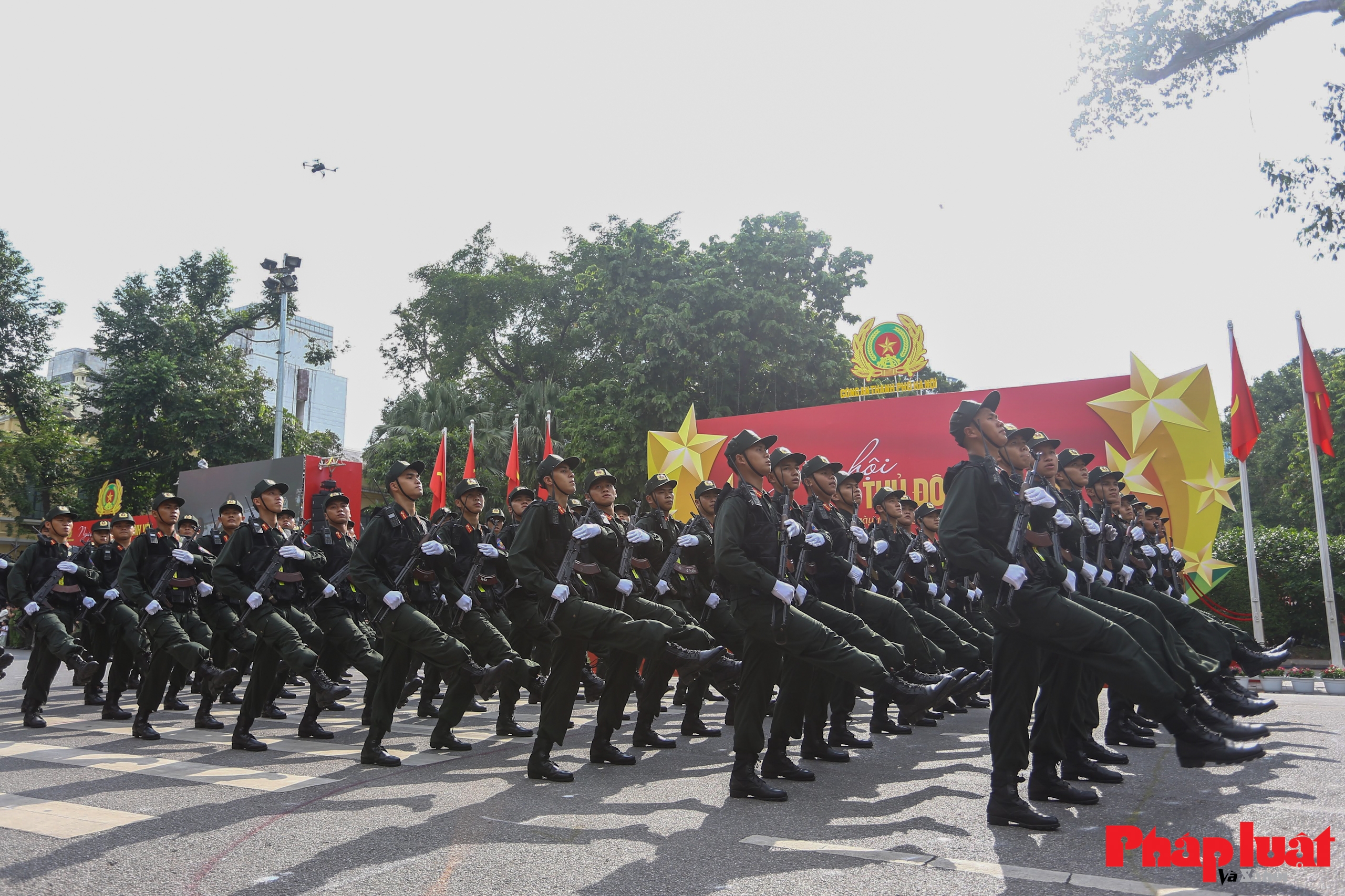 Hơn 3.000 cán bộ, chiến sĩ Công an Hà Nội diễu binh, biểu diễn võ thuật trên phố đi bộ