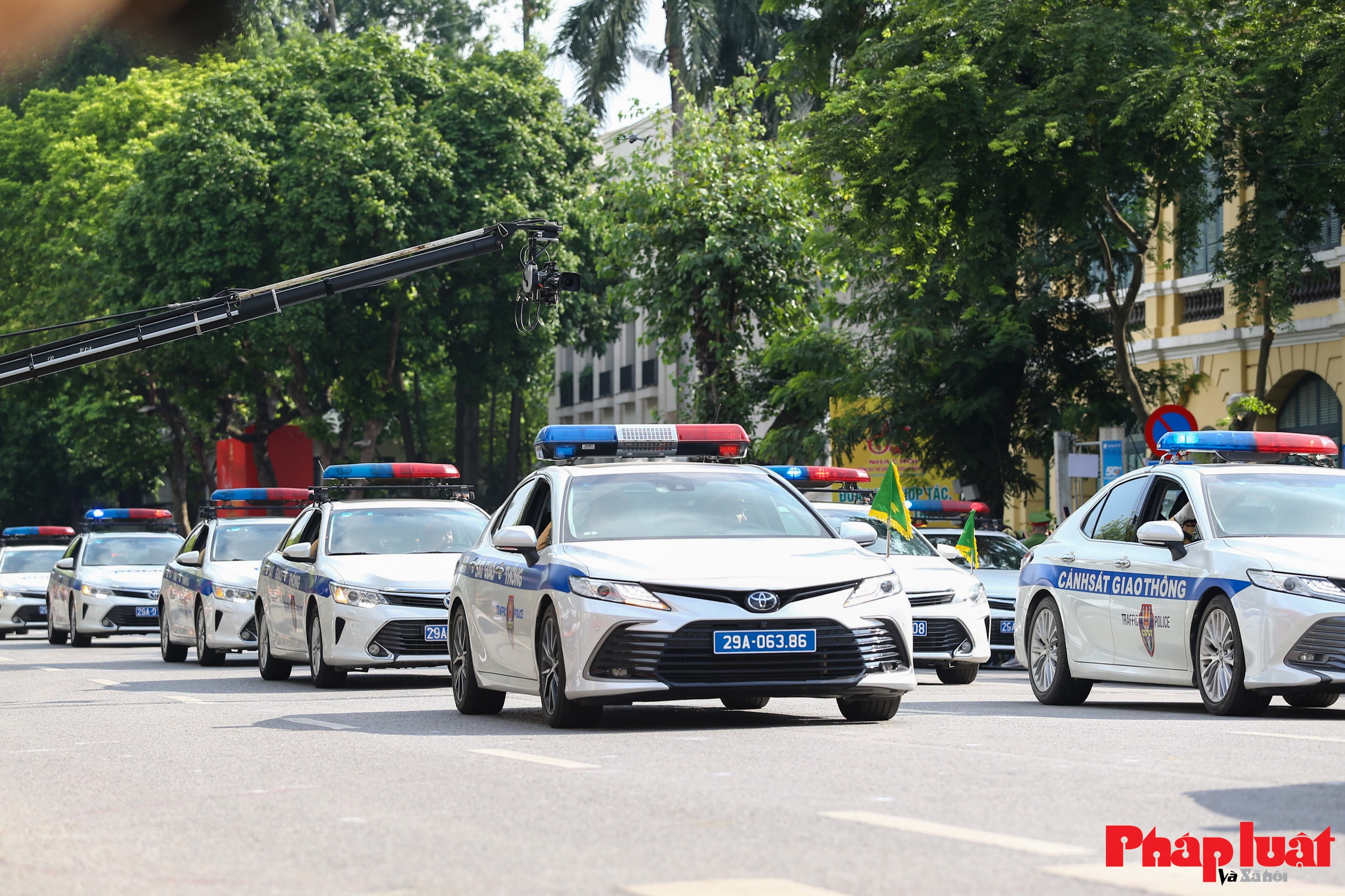 Hơn 3.000 cán bộ, chiến sĩ Công an Hà Nội diễu binh, biểu diễn võ thuật trên phố đi bộ