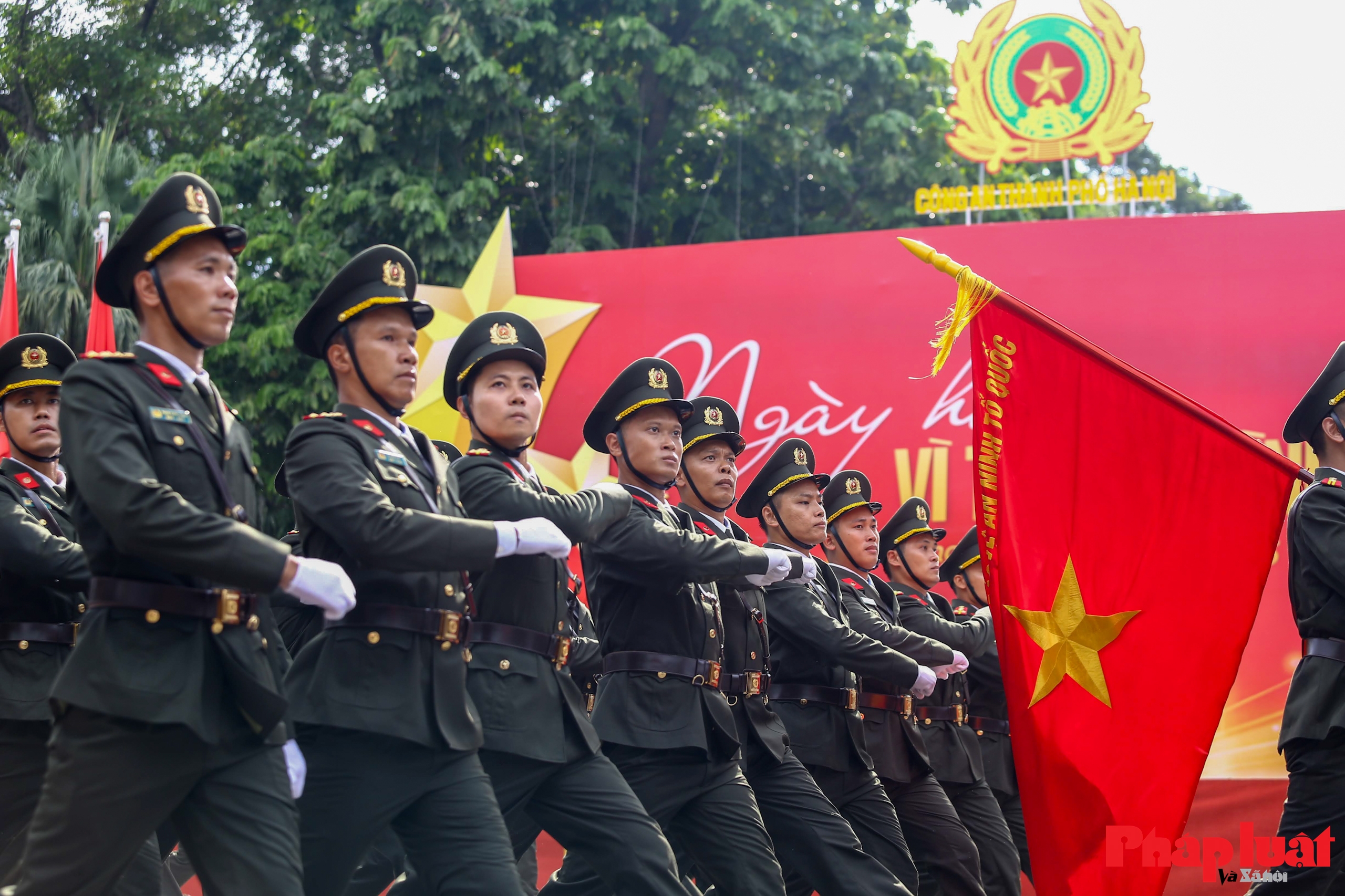 Hơn 3.000 cán bộ, chiến sĩ Công an Hà Nội diễu binh, biểu diễn võ thuật trên phố đi bộ