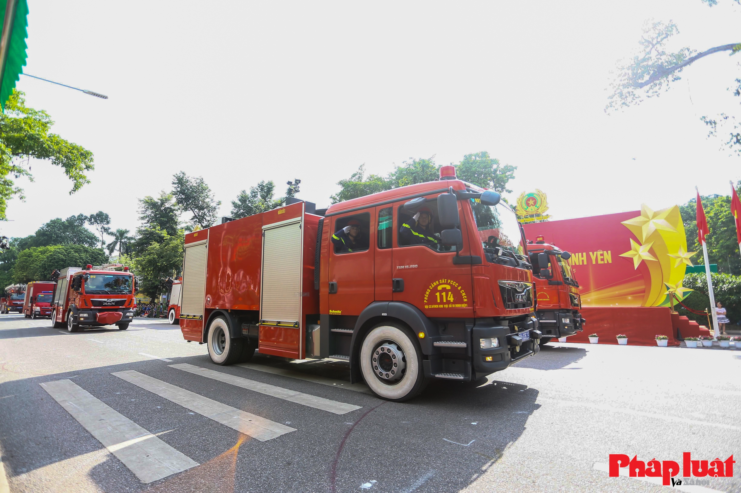 Hơn 3.000 cán bộ, chiến sĩ Công an Hà Nội diễu binh, biểu diễn võ thuật trên phố đi bộ