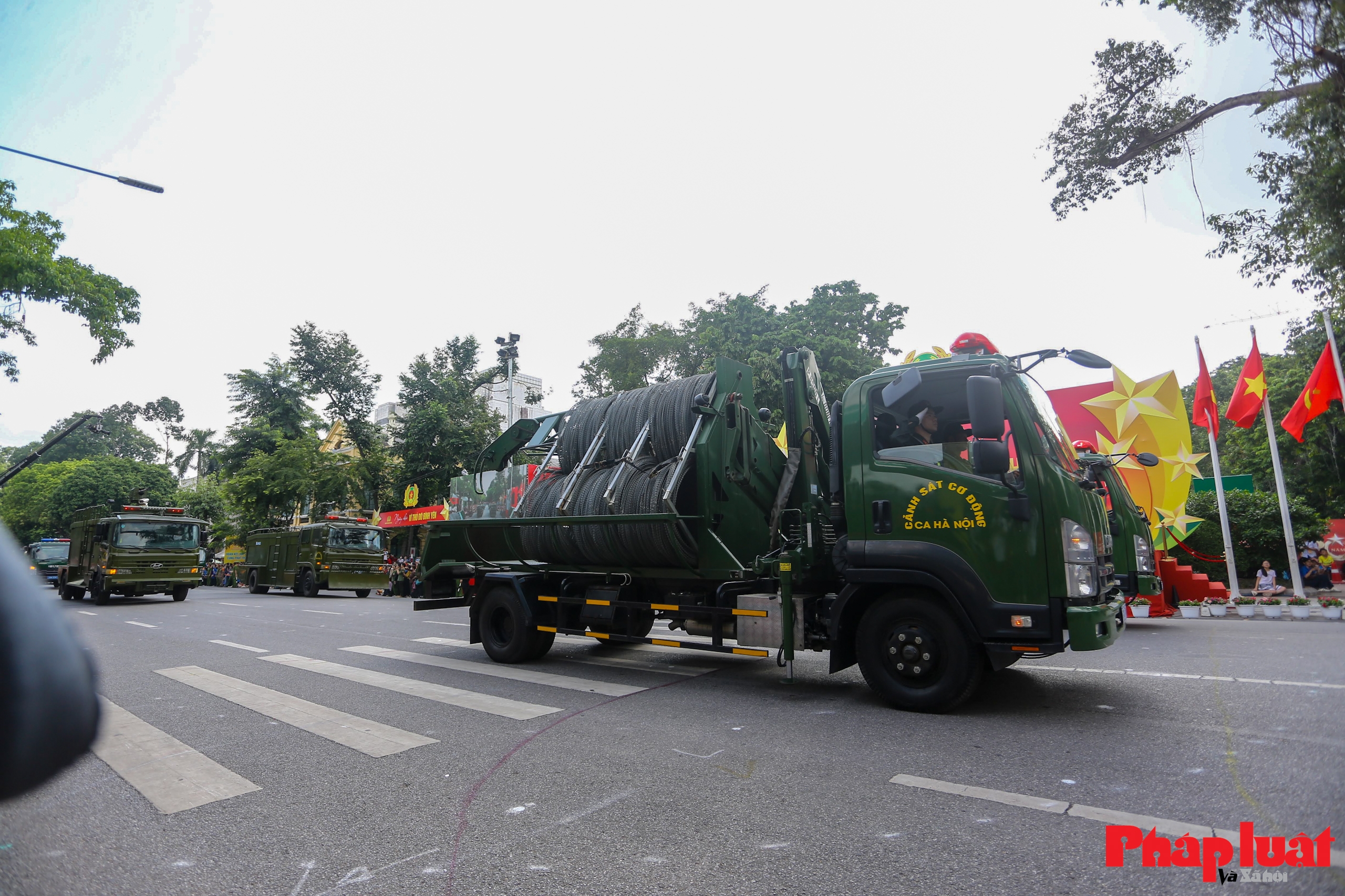 Hơn 3.000 cán bộ, chiến sĩ Công an Hà Nội diễu binh, biểu diễn võ thuật trên phố đi bộ