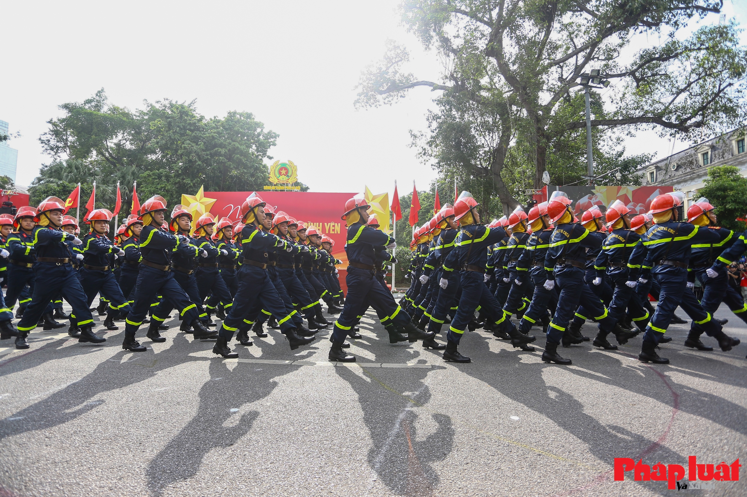 Hơn 3.000 cán bộ, chiến sĩ Công an Hà Nội diễu binh, biểu diễn võ thuật trên phố đi bộ