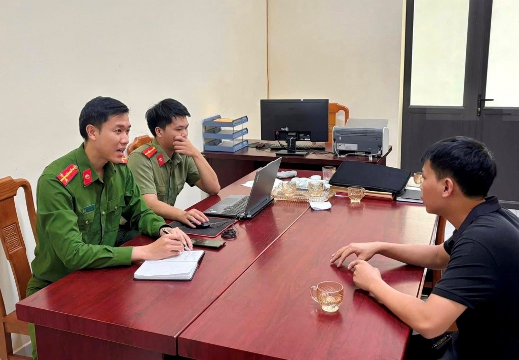 Sau khi được tuyên truyền, anh Nguyễn Văn L. đã nhận thức ra sai phạm của mình. ẢNh: CQCA
