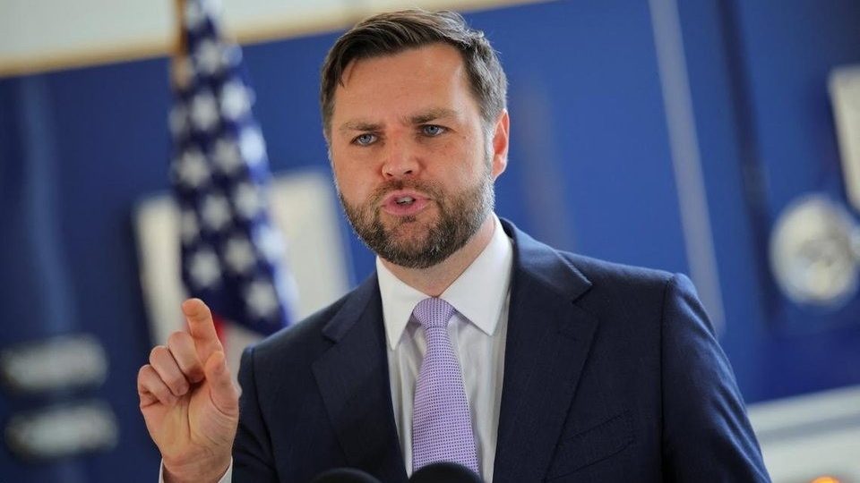 Mỹ tuyên bố chấm dứt tài trợ cho Ukraine trước thềm Hội nghị thượng đỉnh Alaska