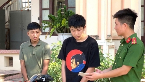 Truy xét 2 nam thanh niên có hành vi liều lĩnh tại cửa hàng điện thoại