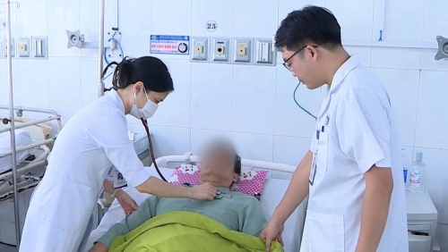 Bệnh nhân hồi phục thần kỳ sau gần 2 giờ ép tim liên tục