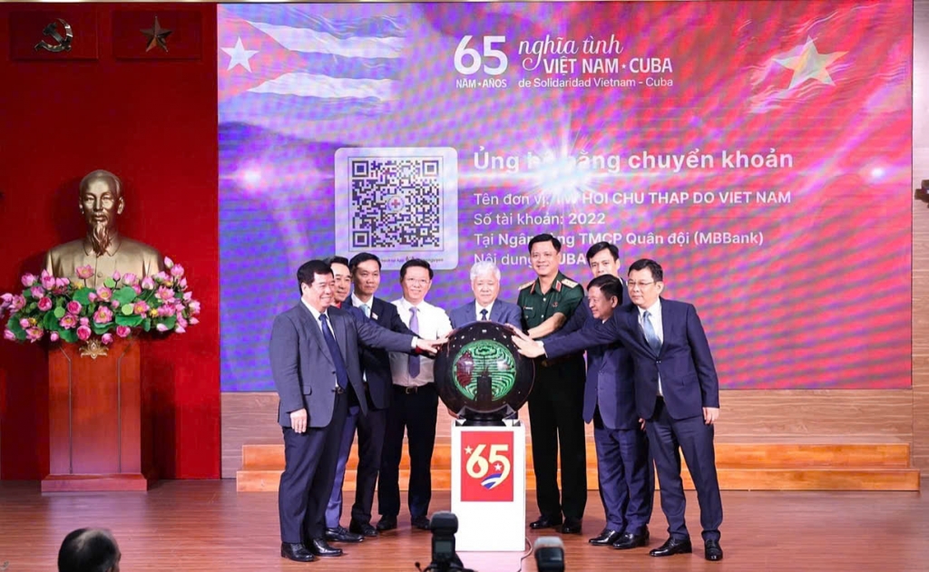 Trái tim Việt Nam hướng về Cuba