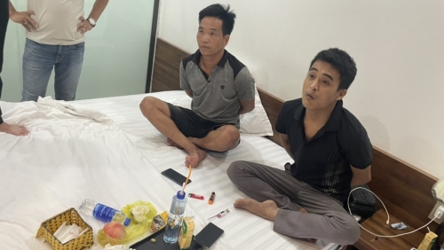 Bắt quả tang hành vi phạm pháp của 2 nam thanh niên trong nhà nghỉ
