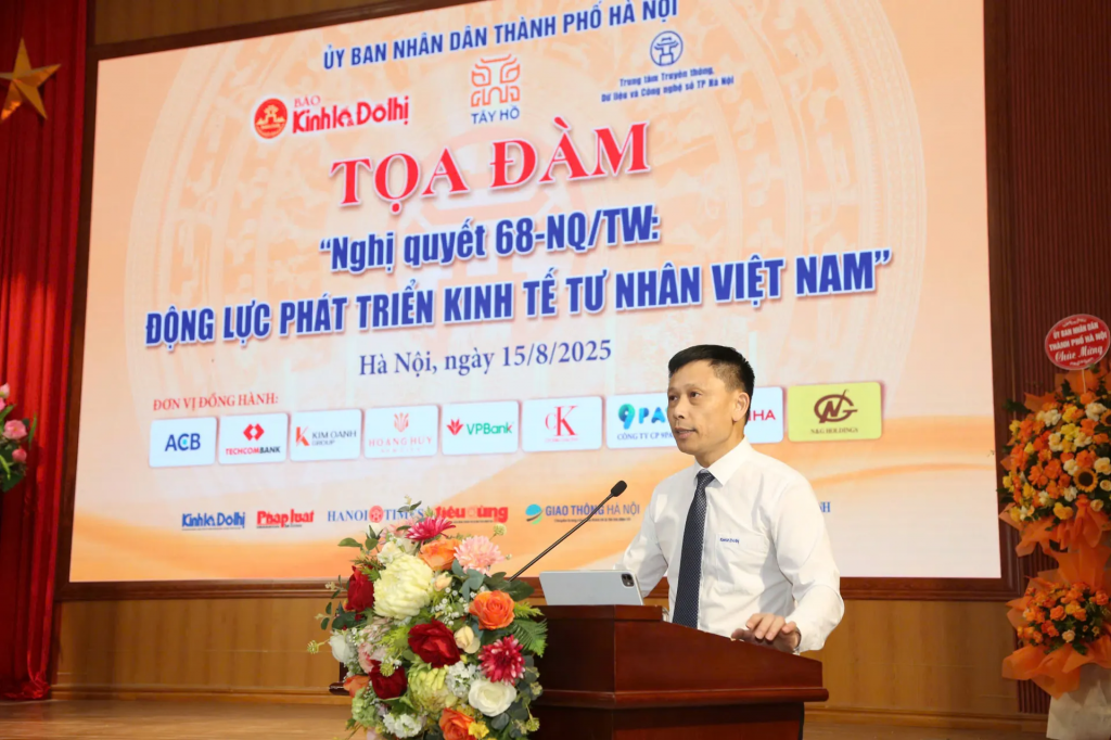 PGS.TS Nguyễn Thành Lợi, Tổng Biên tập Báo Kinh tế & Đô thị phát biểu khai mạc Toạ đàm. Ảnh: Phạm Hùng.