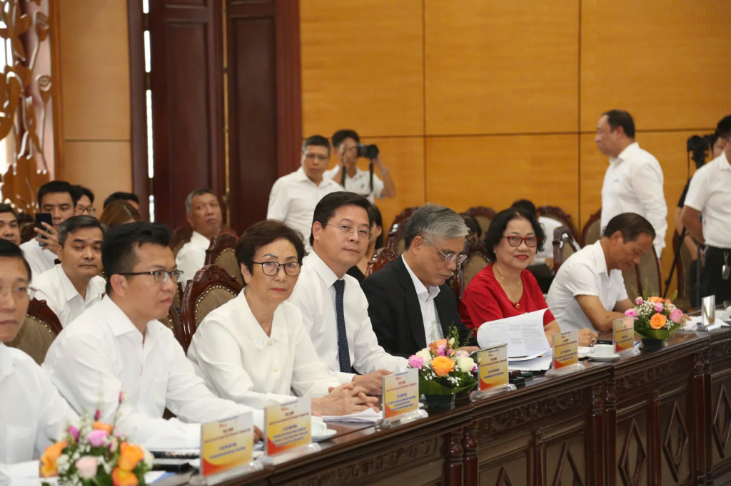 Các đại biểu tham dự Toạ đàm. Ảnh: Phạm Hùng.