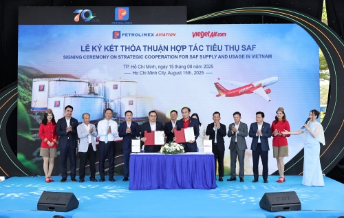 Petrolimex ra mắt Nhiên liệu hàng không bền vững