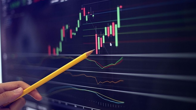 Thị trường chứng khoán ngày 15/8: VN-Index chấm dứt mạch 9 phiên tăng điểm liên tiếp