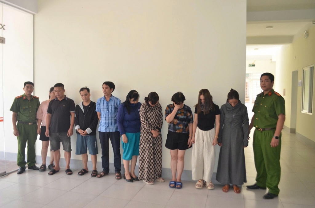 Các đối tượng tại cơ quan công an Các đối tượng tại cơ quan công an