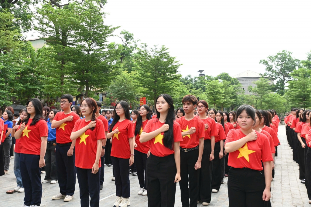 500 đoàn viên, thanh niên Hà Nội tham gia Lễ chào cờ “Tôi yêu Tổ quốc tôi”