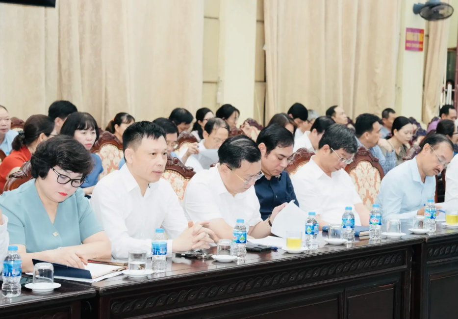 Ngày 23/5/2025, Đảng ủy UBND TP Hà Nội tổ chức Hội nghị giao ban công tác xây dựng Đảng, triển khai Kế hoạch tổ chức Đại hội Đảng bộ các cấp tiến tới Đại hội đại biểu Đảng bộ UBND TP lần thứ I, nhiệm kỳ 2025-2030.