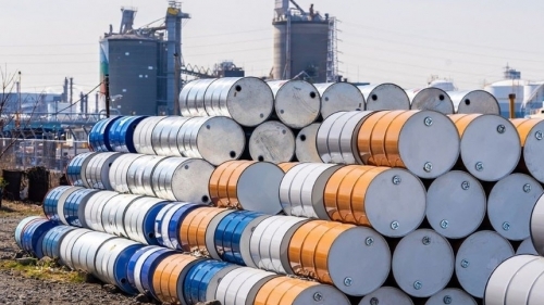 Giá xăng dầu hôm nay 17/8/2025: tuần thứ hai liên tiếp giá dầu thế giới trượt dốc