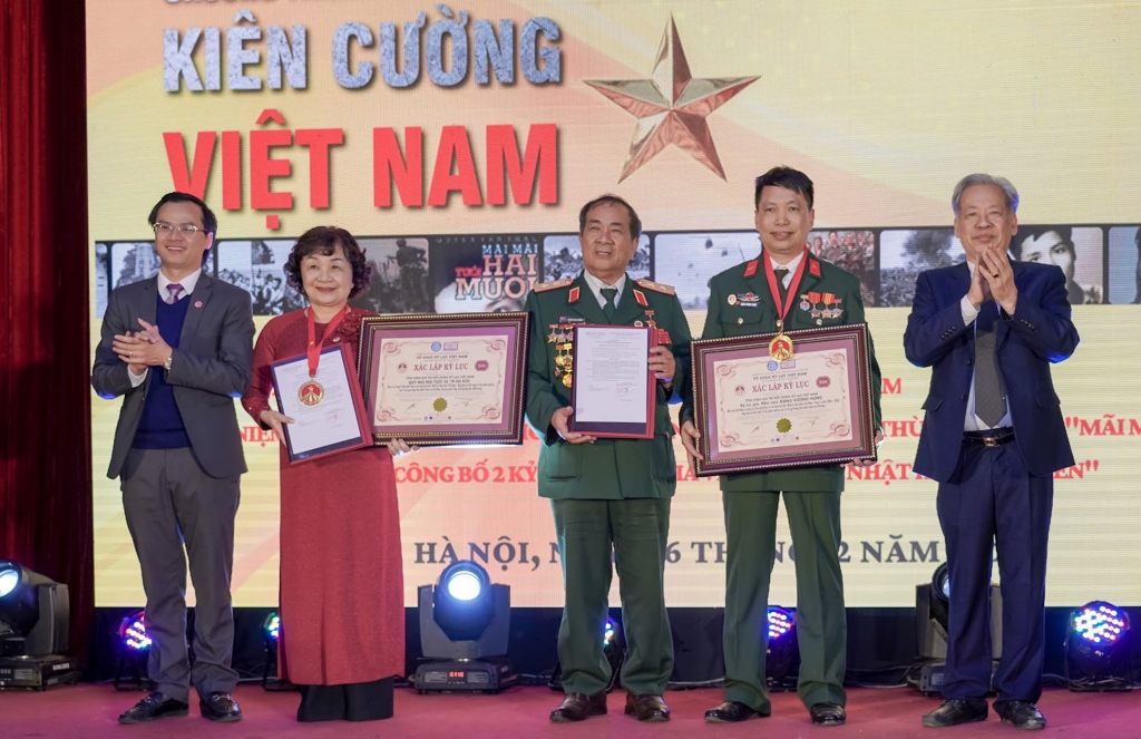 Hành trình 20 năm từ trang nhật ký “Mãi mãi tuổi 20” đến nhịp cầu tri ân