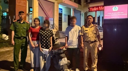 Xử lý nhóm học sinh có hành động phản cảm khi dừng xe chờ Đoàn phục vụ A80