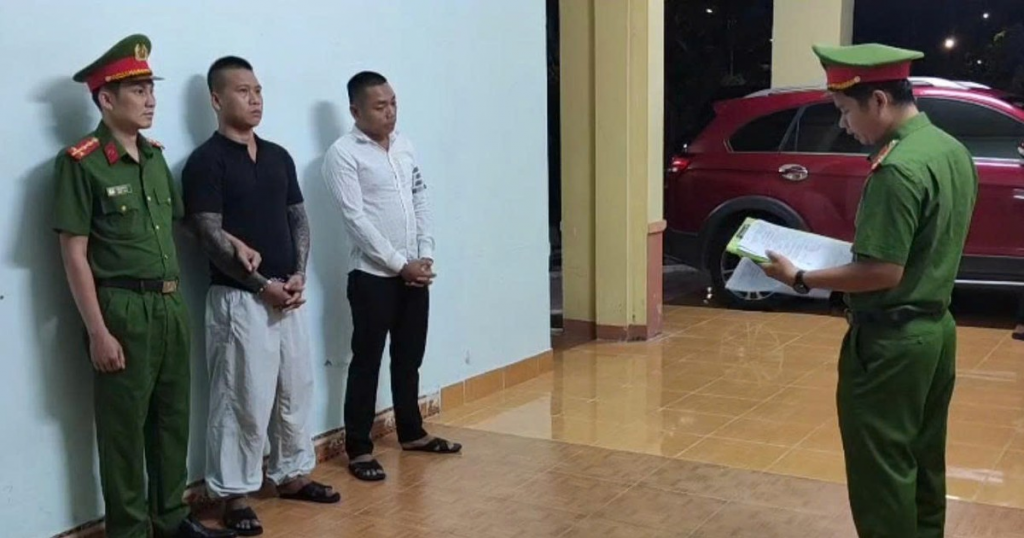 Cơ quan Công an tạm giữ 02 đối tượng để điều tra làm rõ hành vi “Gây rối trật tự công cộng” và “Đe dọa giết người”.