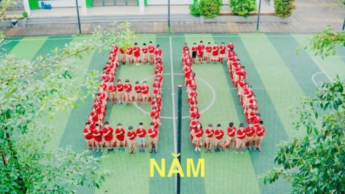 Khoảnh khắc ấn tượng của học sinh Hà Nội chào mừng 80 năm Cách mạng Tháng Tám thành công và Quốc khánh 2/9